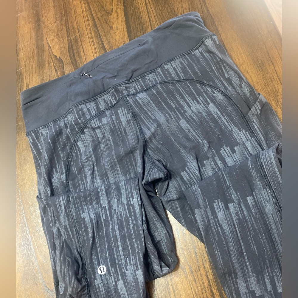 Lululemon Full Length Scrunch Leggings in Scratch Match Black
